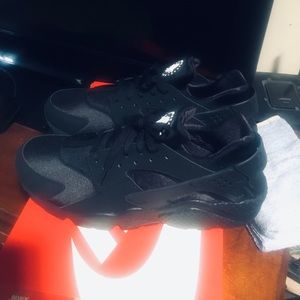 Nike Air Huarache Triple Black